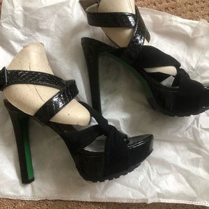 Strappy, sexy Lisa 4 Donald Pliner, brand new!